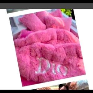 DIOR FLUFFY BEDDING